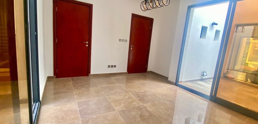 Villa avec piscine sur le toit