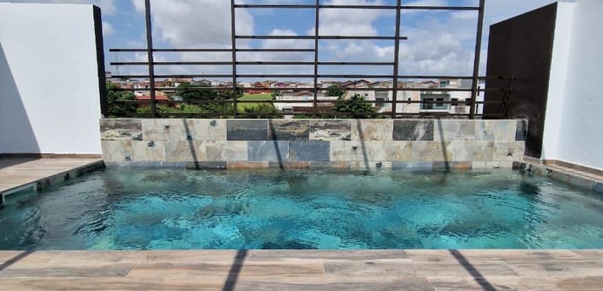 Villa avec piscine sur le toit