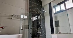 Villa avec piscine sur le toit