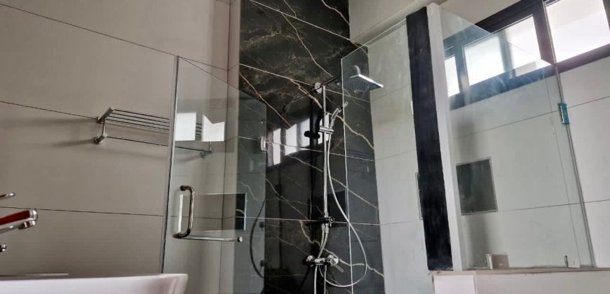 Villa avec piscine sur le toit