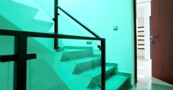 Villa avec piscine sur le toit