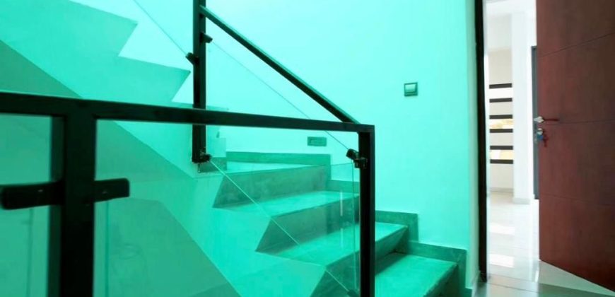 Villa avec piscine sur le toit